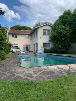 Casa grande con pileta zona B. los Troncos/Playa chica
